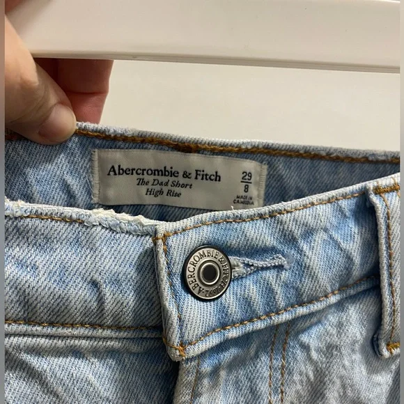 Abercrombie Dad Shorts, Light Wash with cuffs - Size 29 (8) - Picture 2 of 4